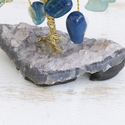 Árbol de piedras preciosas de ágata, 'Cool Calm' - Árbol de piedras preciosas de ágata azul con base de amatista de Brasil