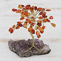 Escultura de piedra preciosa de cornalina, 'Little Tree' - Escultura de árbol de piedras preciosas de cornalina y amatista de Brasil