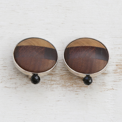 Holz- und Onyx-Ohrringe, 'Sleek Variety' - Runde Holz- und Onyx-Ohrringe mit Clip aus Brasilien