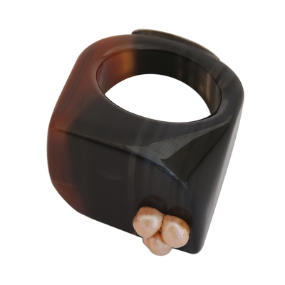 Cocktailring aus Achat und Zuchtperlen - Von Hand gefertigter moderner Ring aus Achat und pfirsichfarbenen Zuchtperlen