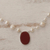 Halskette mit Anhänger aus Zuchtperlen und Karneol - Halskette aus weißen Zuchtperlen und Karneol aus Brasilien