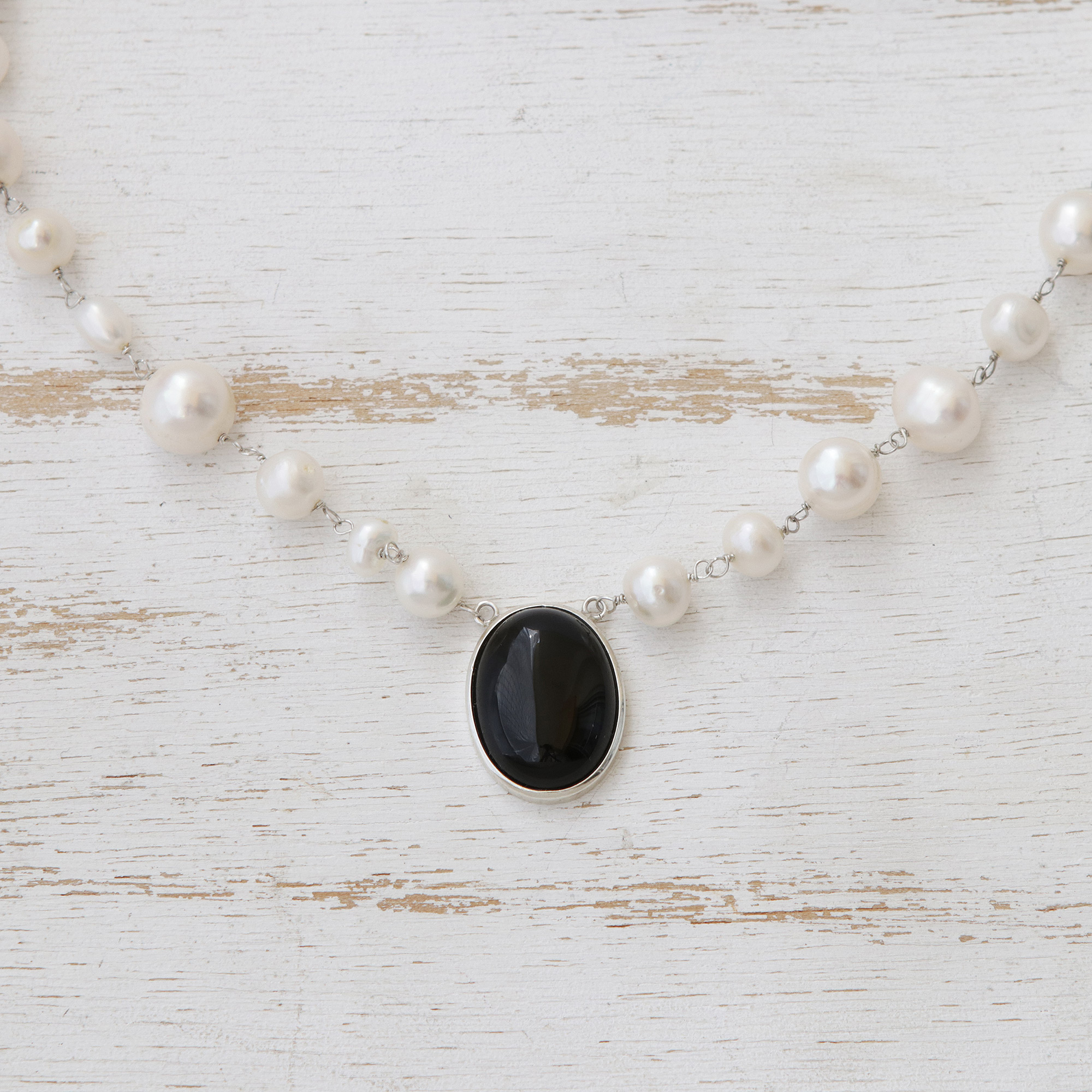 Onyx and Shell Pearl necklace