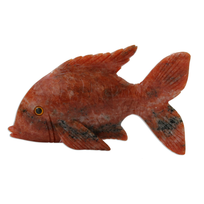 Calcit-Figur - Kunsthandwerklich gefertigte orangefarbene Calcit-Fischskulptur aus Brasilien