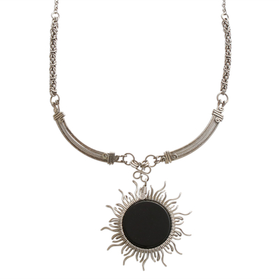 Achat-Anhänger-Halskette - Schwarze Achat-Sonnenanhänger-Halskette aus Brasilien