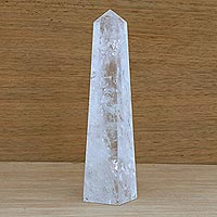 Quarzskulptur, „Obelisk der Macht“ – Obelisk-Skulptur aus klarem Quarzkristall
