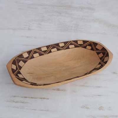 Dekorative Holzschale, 'Patax-Muster'. - Handgefertigte dekorative Holzschüssel mit Randeinfassung
