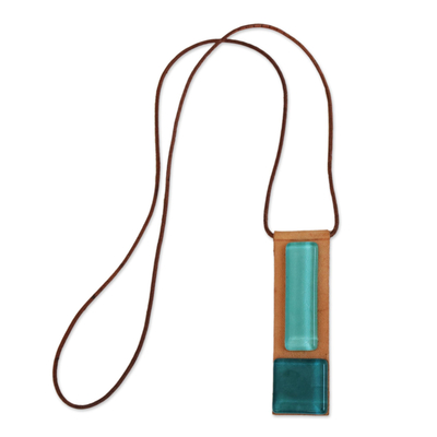 Kunstglas- und Lederanhänger-Halskette, 'Pieces of the Sea - Halskette aus geschmolzenem Glas und Leder