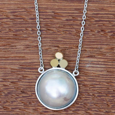 Collar con colgante de perlas mabe cultivadas con detalles dorados - Collar de Perlas Mabe Cultivadas con Oro 18k