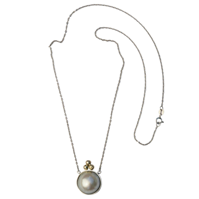 Collar con colgante de perlas mabe cultivadas con detalles dorados - Collar de Perlas Mabe Cultivadas con Oro 18k
