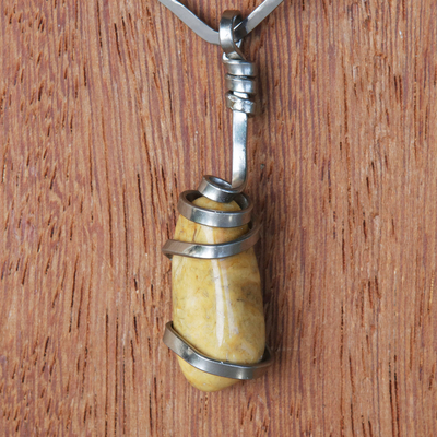 Halskette mit Jaspis-Anhänger, 'Butternut' - Gelbe Jaspis Statement-Halskette