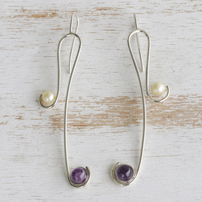 Aretes colgantes de amatista y perla cultivada - Pendientes hechos a mano de amatista y perlas cultivadas