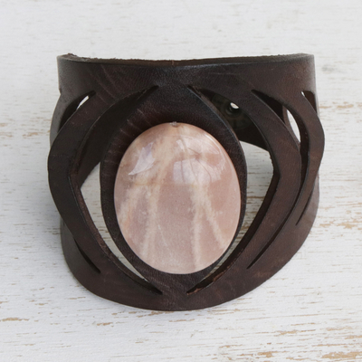 Armband aus Mondstein und Leder, „Echo in Rose“ – Armband aus natürlichem Mondstein-Leder