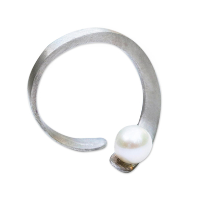 Cultured pearl wrap ring, 'Rio Treasure' - Handmade Brushed Silver Cultured Pearl Ring