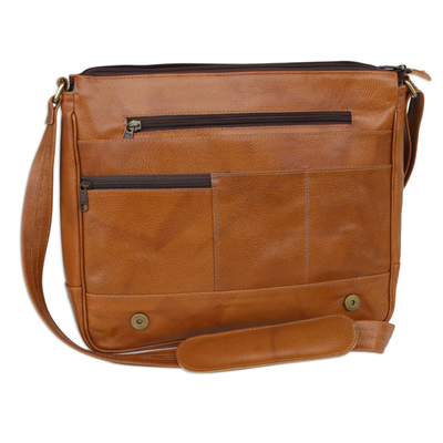 Men's leather messenger bag, 'Finesse in Caramel' - Men's Caramel Brown Leather Messenger Bag from Brazil