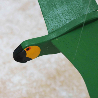Holzskulptur - Holzskulptur Ara mit schlagenden Flügeln aus Brasilien