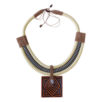 Keramik-Anhänger-Halskette, 'Tribal Labyrinth' - Handgefertigte Keramik-Kunsthandwerker-Halskette