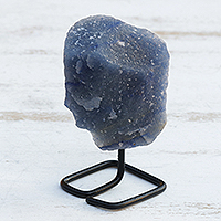 Mini escultura de sodalita, 'Insights' - Escultura de mini gema de sodalita natural en soporte de Brasil