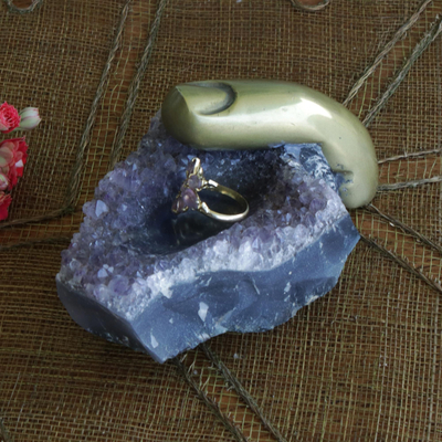 Porta anillos de amatista y bronce - Druzy de amatista surrealista y soporte de anillo de bronce de Brasil