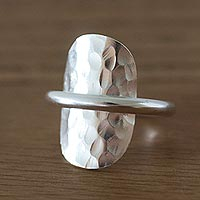 Sterling silver cocktail ring, 'Silver Orbit' - Hammered Sterling Silver Ring