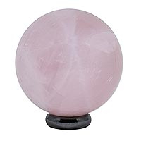 Mini esfera de cuarzo rosa, 'Loving Essence' - Mini esfera de piedra preciosa de cuarzo rosa brasileño en soporte