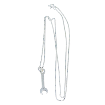 Silberne Halskette mit Anhänger - Handgefertigte Schraubenschlüssel-Halskette