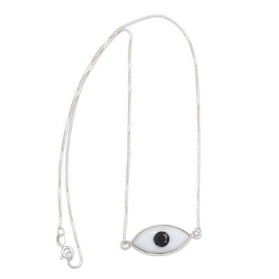 Halskette mit Achat- und Onyx-Anhänger, 'Seeing You' - Halskette aus weißem Achat und schwarzem Onyx mit Augenanhänger in Silber
