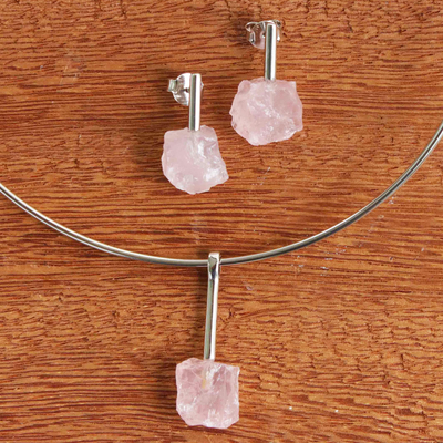 Conjunto de joyas de cuarzo rosa. - Collar y Pendientes Chapados en Rodio con Cuarzo Rosa