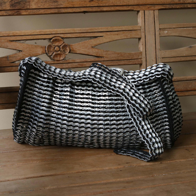 Soda pop top shoulder bag, 'Silvery Surprise' - Aluminum Pop Top and Black Cord Crocheted Shoulder Bag