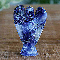 Figura de sodalita, 'Ángel de la calma' - Escultura de ángel de piedra preciosa de sodalita azul oscuro pequeño