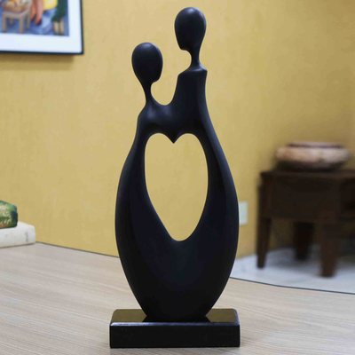 Kunstharz-Skulptur, 'Ewige Liebe - Modernes schwarzes Harz Romantisches Paar Skulptur aus Brasilien