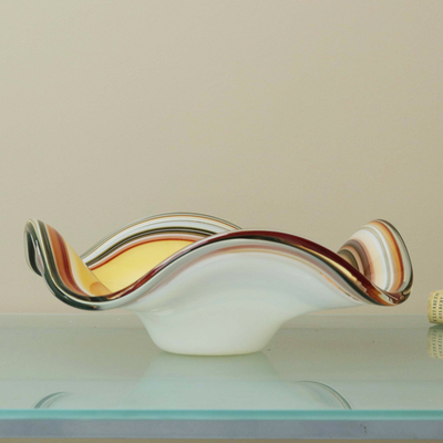 Handgeblasener Tafelaufsatz aus Kunstglas - Handgeblasener Tafelaufsatz aus bernsteinfarbenem und weißem Kunstglas aus Brasilien