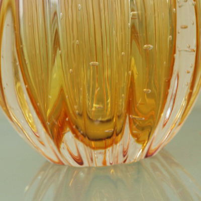 Handgeblasene Kunstglasvase, (11 Zoll) - Handgeblasene, gerüschte, tiefrote Kunstglasvase aus Brasilien (11 Zoll)