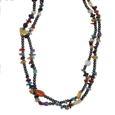Lange Perlenkette mit mehreren Edelsteinen - Lange Perlenkette mit mehreren Edelsteinen, handgefertigt in Brasilien