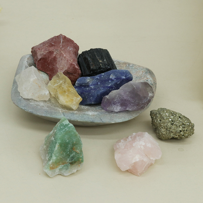 Conjunto de 9 piedras preciosas de forma libre con recipiente de esteatita  - Tesoro Mágico