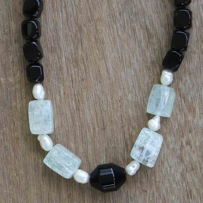Perlenkette mit mehreren Edelsteinen - Perlenkette mit mehreren Edelsteinen, handgefertigt in Brasilien
