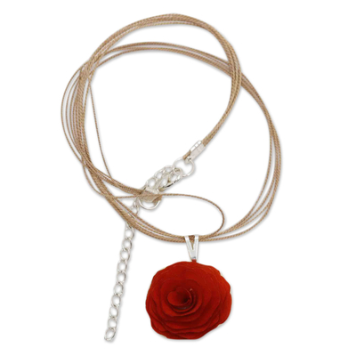 Halskette mit Anhänger aus Holz und Horn - Handgeschnitzte Halskette mit orangefarbenem Rosenanhänger aus Holz und Horn