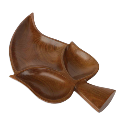 Plato de aperitivo de madera, 'Brown Big Leaf' - Plato de aperitivo de hoja de madera tallada a mano brasileño en marrón