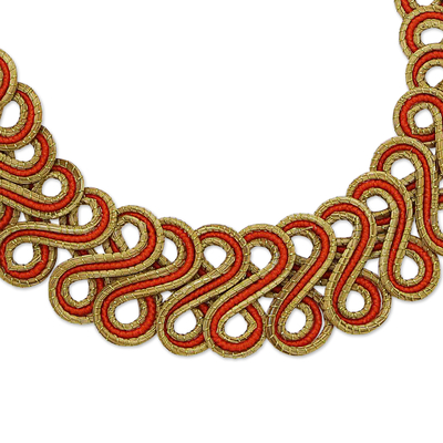 Halskette mit goldenem Grasanhänger und Goldakzent - 18-karätige Gold-Akzent-Halskette mit goldenem Gras-Anhänger in Orange