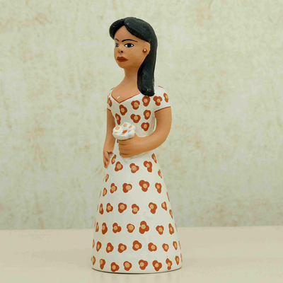 Figura de cerámica, 'Iara' - Mujer con Flor Figura de Cerámica Pintada a Mano en Brasil