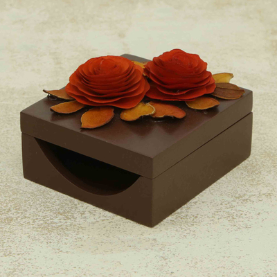 Dekorative Holzkiste, 'Cute Rose' - Handgeschnitzte Holz-Deko-Box mit gelben Rosen