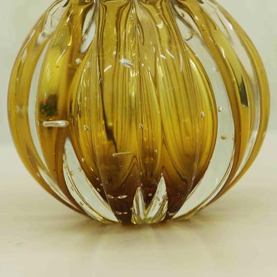 Handgeblasene Kunstglasvase - Handgeblasene Murano-inspirierte Kunstglasvase in einem Bernsteinton
