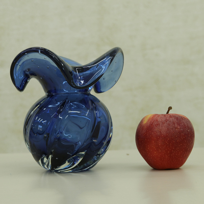 Vase aus mundgeblasenem Kunstglas, 'Blauregen'. - Vase aus mundgeblasenem Murano-Kunstglas mit geschwungenen Rändern