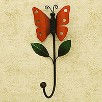Wandhaken aus Eisen, „Optimism Butterfly“ – Handgefertigter Wandhaken aus Eisen mit Blättern und orangefarbenem Schmetterling
