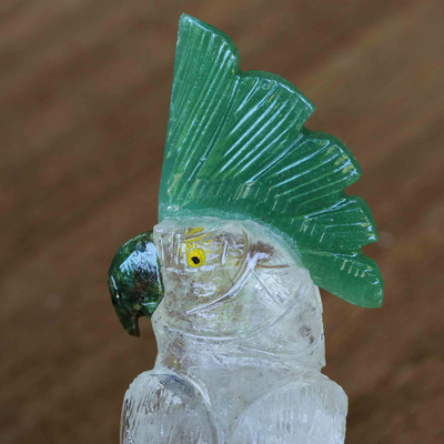 Edelsteinskulptur - Kakadu-Skulptur, handgefertigt aus klarem und grünem Quarz