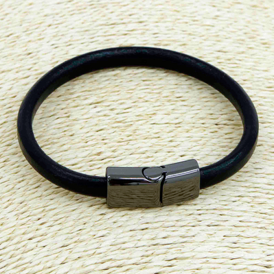 Armband aus Leder - Unisex-Armband aus schwarzem Leder mit Zamak-Verschluss