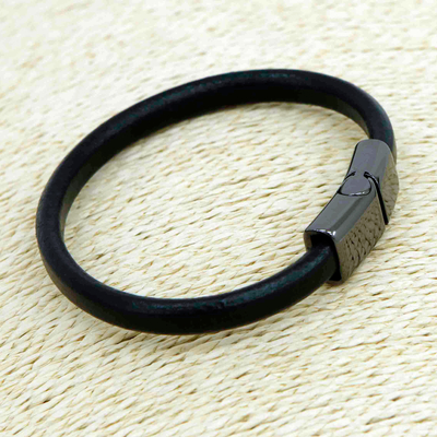 Leather wristband bracelet, 'Black Cosmopolitan' - Unisex Black Leather Wristband Bracelet with Zamac Clasp