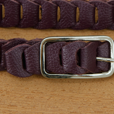 Cinturón de cuero - Cinturón de cuero flotante trenzado en color morado con hebilla metálica