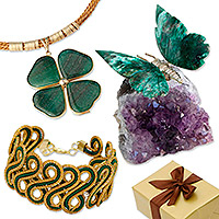 Kuratiertes Geschenkset „Trendy Green“ – Geschenkset mit Armband, Quarz-Halskette, Serpentinenskulptur