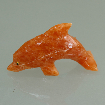Estatuilla de calcita - Figura de delfín de calcita naranja hecha a mano de Brasil