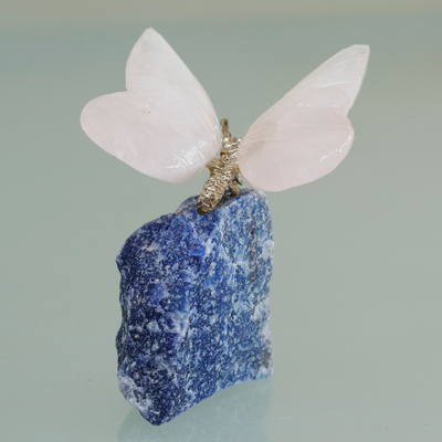 Quarz-Figur, 'Mystischer Schmetterling' - Rose und blauer Quarz Schmetterling Figur aus Brasilien